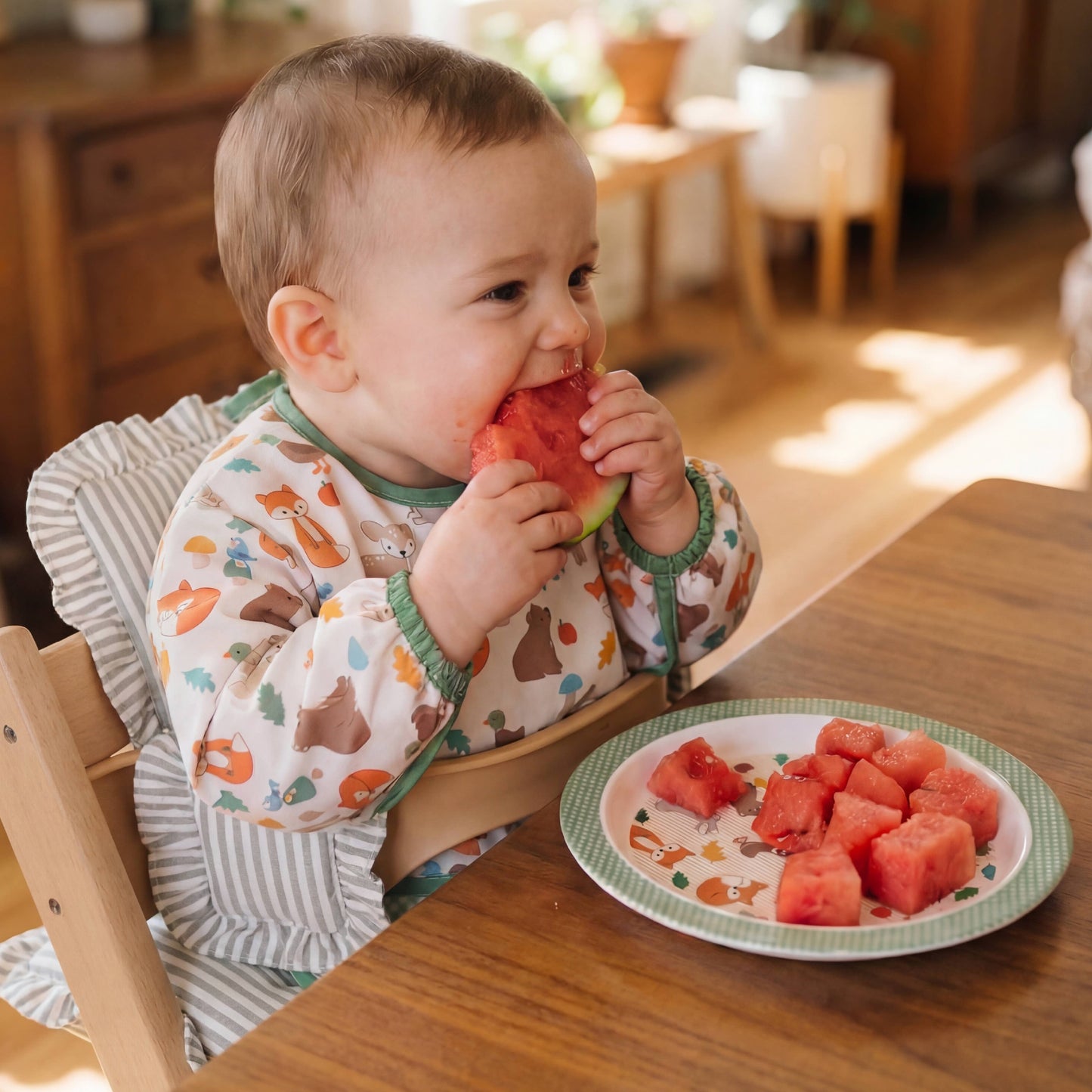 Itzy Ritzy - Itzy Everywhere Bib - Long Sleeve Water-resistant Bib