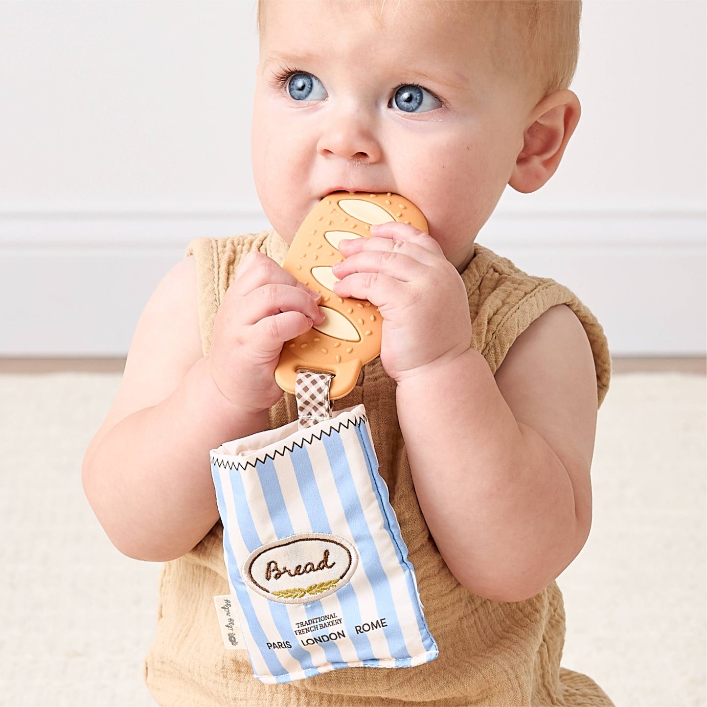 Itzy Ritzy - Baguette Teensy Crinkle Sensory Teether