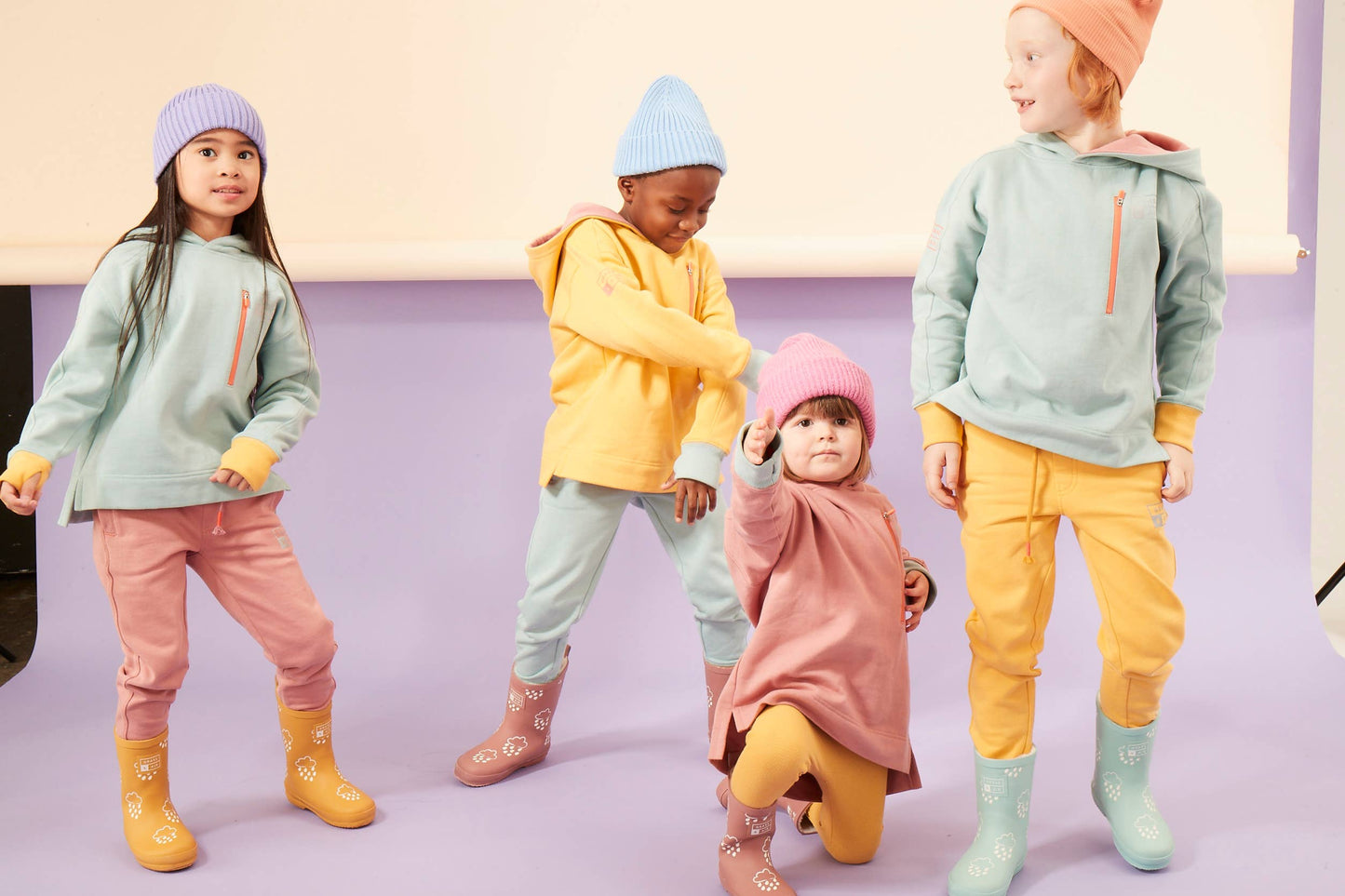 Grass & Air - Ochre Colour-Changing Kids Winter Wellies