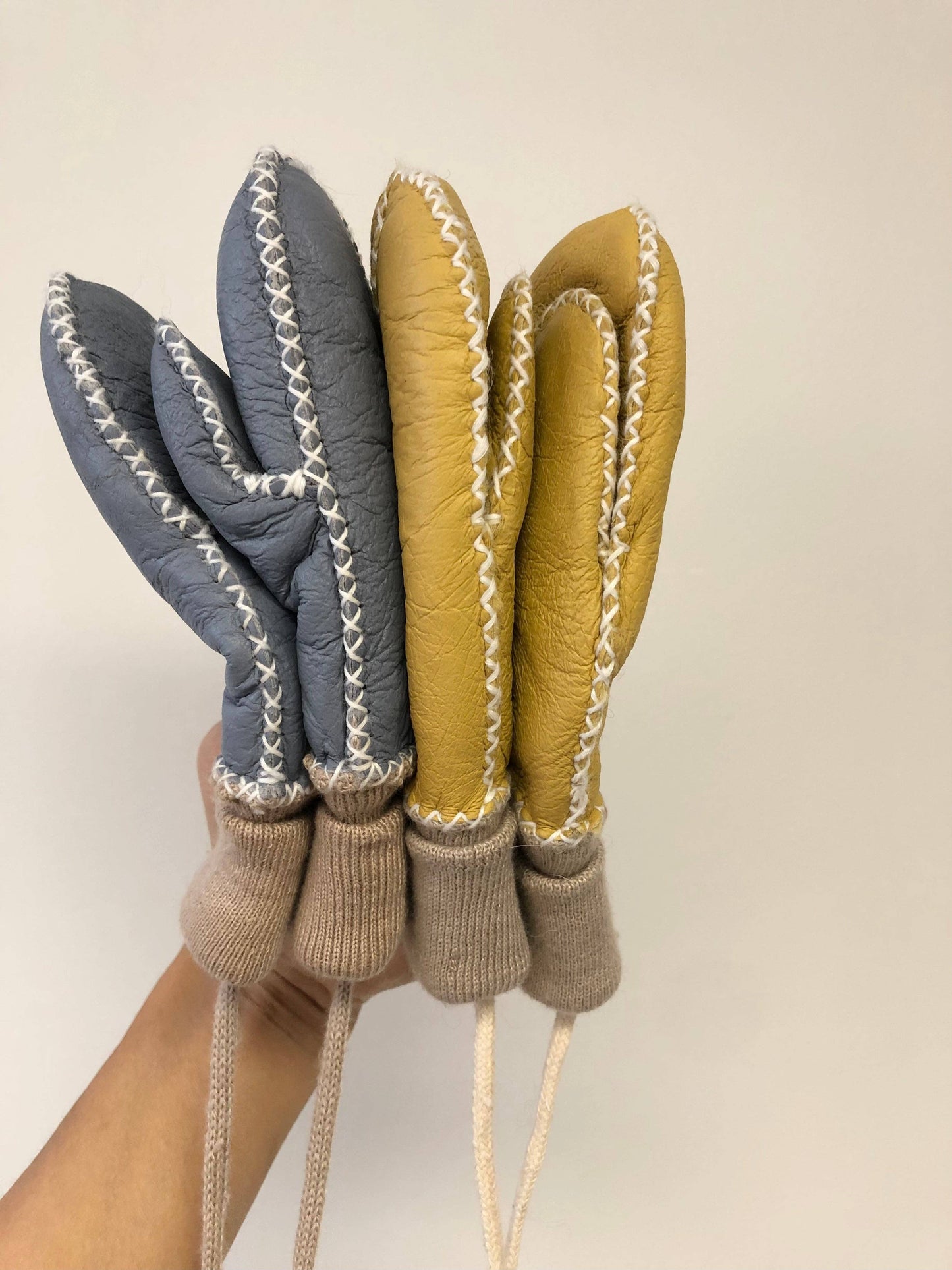 Billy Bamboo - KIDS SHEARLING MITTENS: Light gray