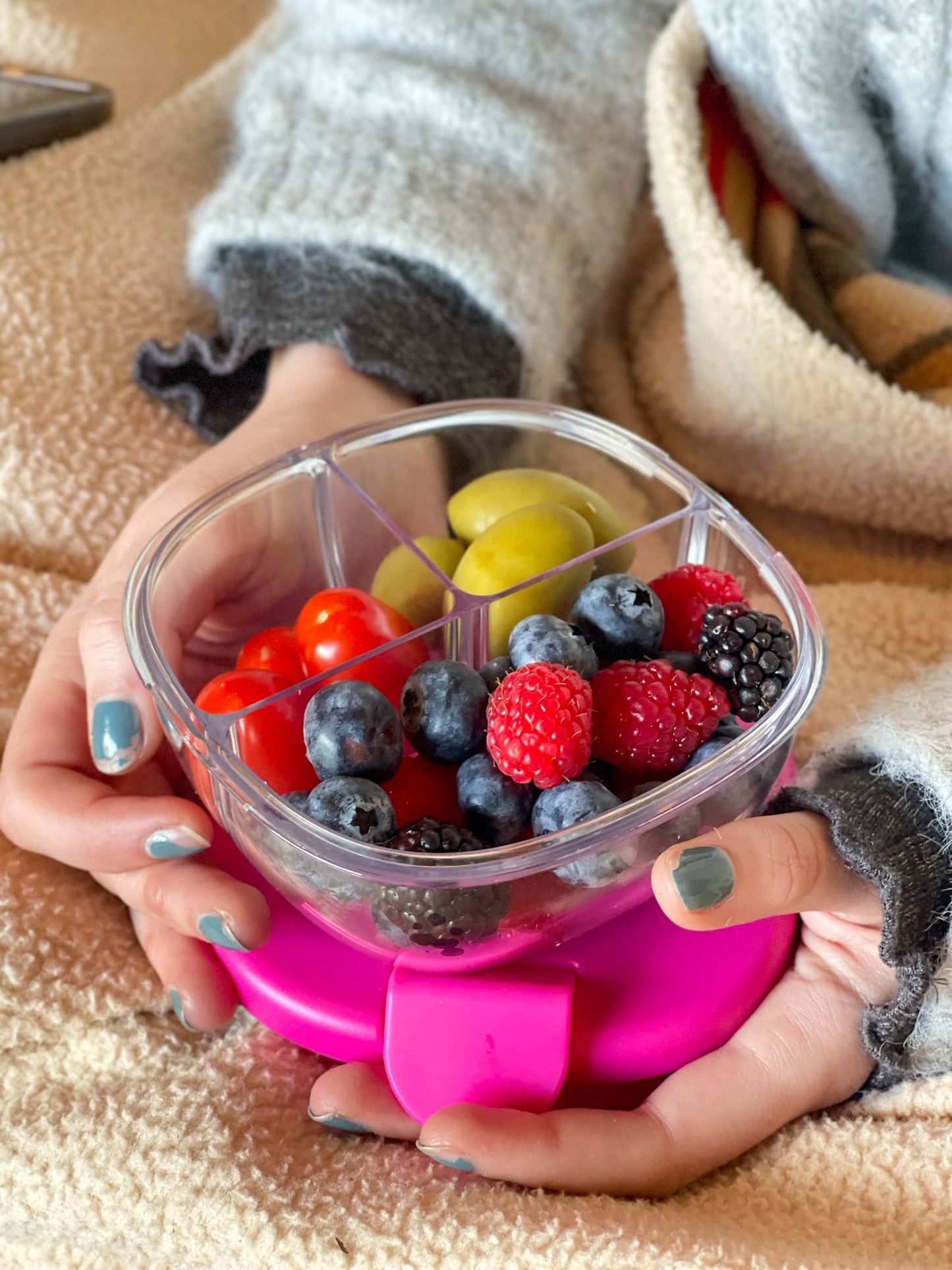 Yumbox - Leakproof Snack Bowl with 3 Compartments - Raspberry Pink